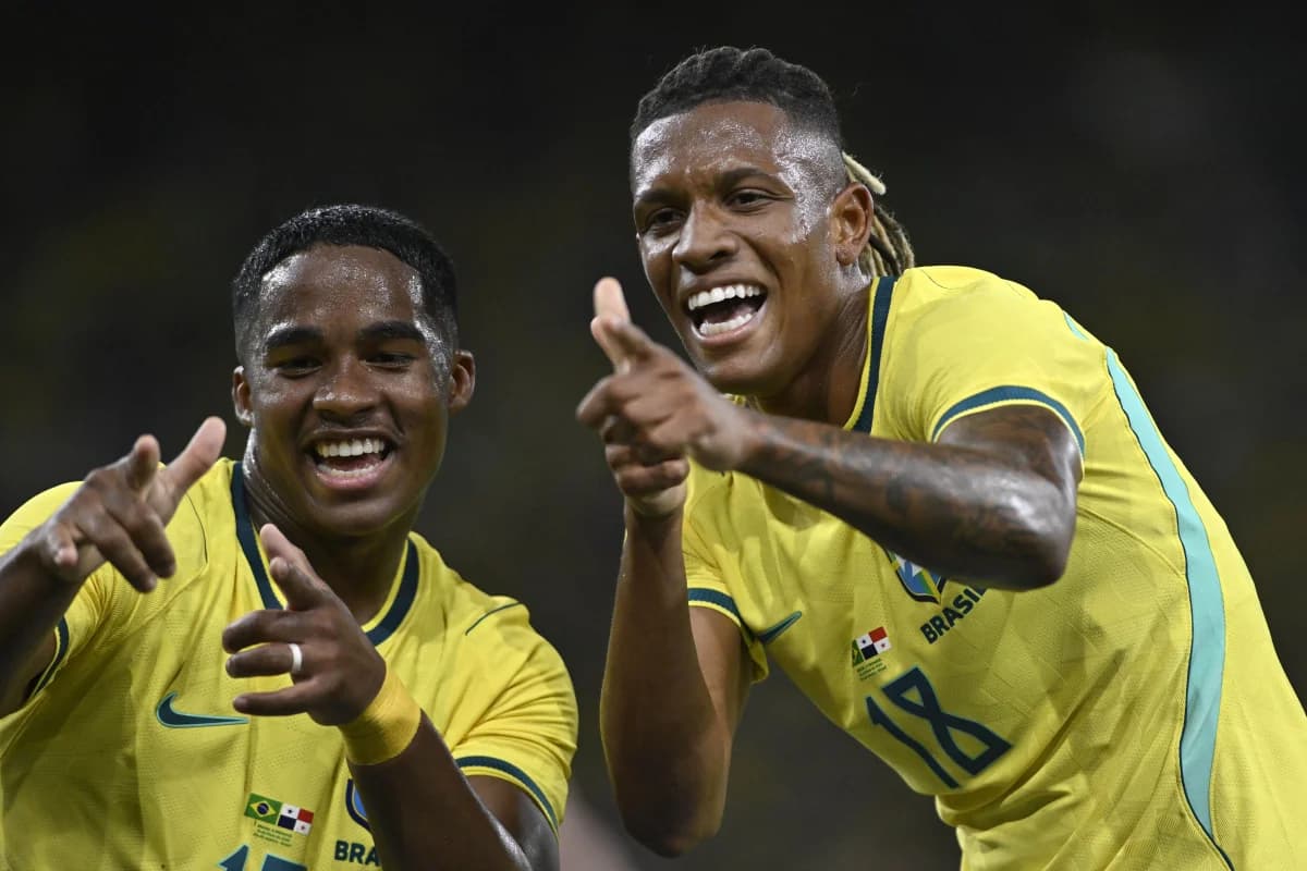 Endrick e Danilo em jogo da Seleção na Copa - Foto: Andre Ricardo/Sports Press Photo/Getty Images