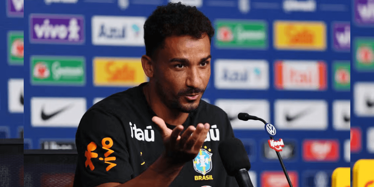 Danilo durante coletiva de imprensa da seleção brasileira - Foto: Caean Couto