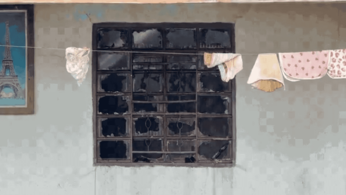 A casa ficou totalmente destruida pelas chamas — Foto: Rhenzo Nogueira