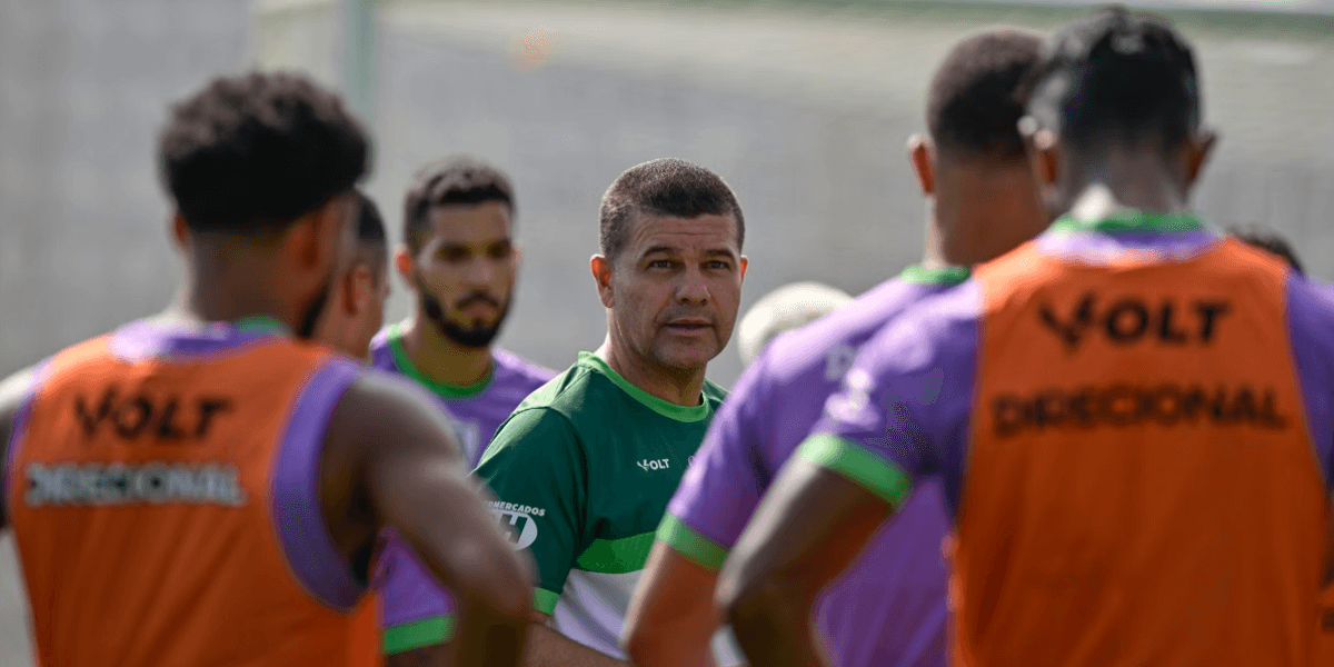 Umberto Louzer, técnico do América • Mourão Panda / América