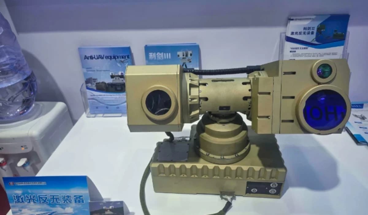 China apresenta arma a laser capaz de abater drones • Divulgação: Harbin Xinguang Optic-Electronics Technology