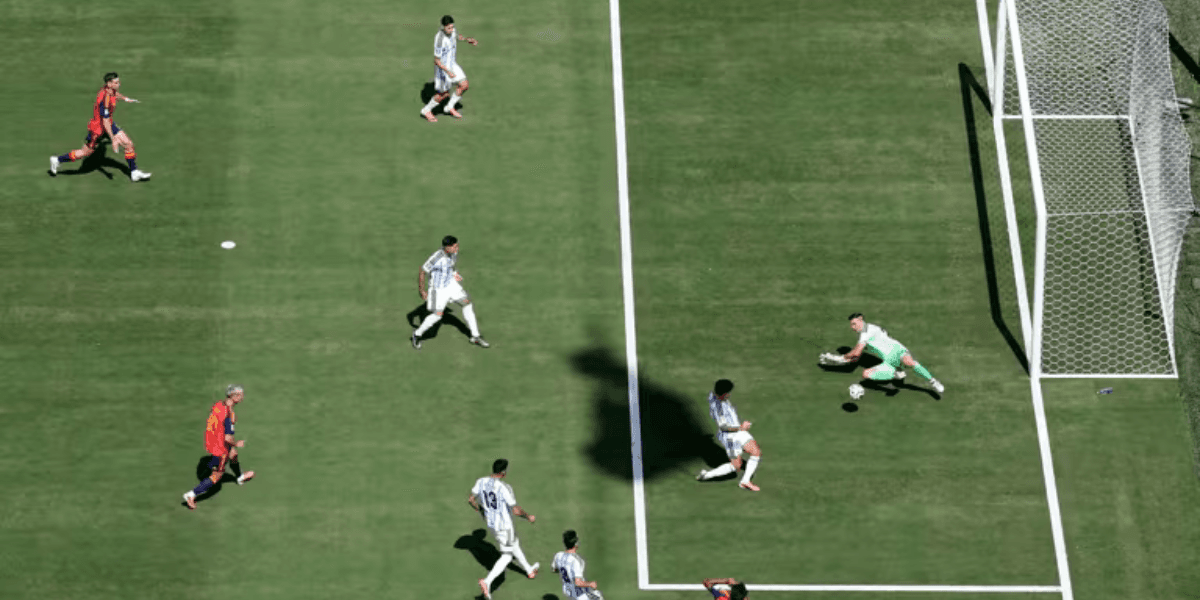 Lance da final da Copa do Mundo FIFA 2026 entre Espanha e Argentina - Foto: Fifa / Reprodução