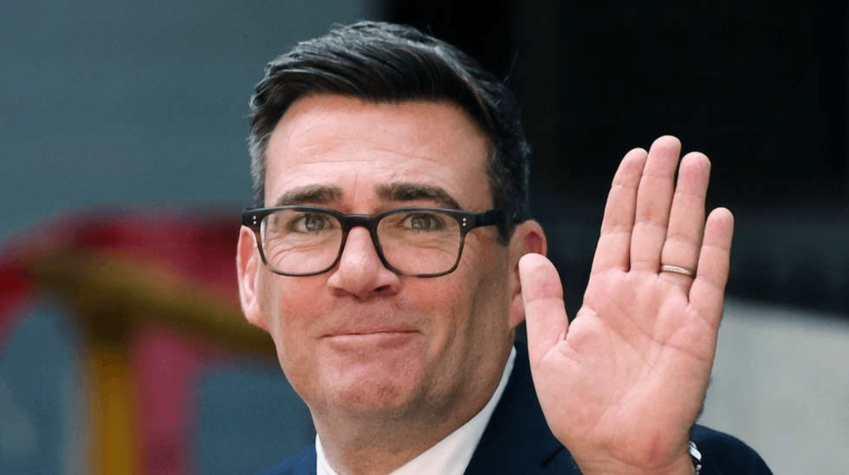 Andy Burnham assume cargo de primeiro-ministro do Reino Unido