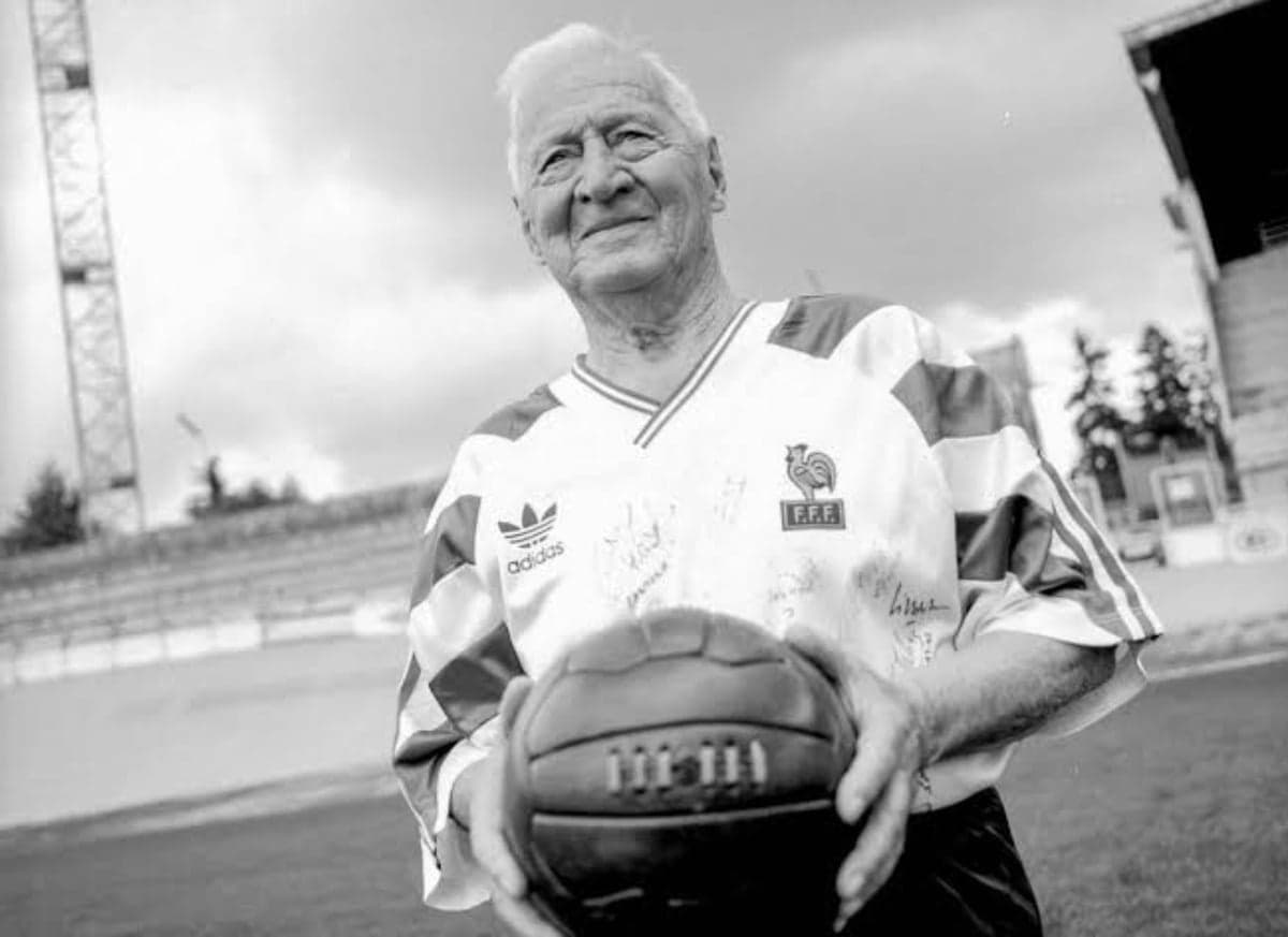 Lucien Laurent (1907-2005) marcou o primeiro gol da história da Copa do Mundo no dia 13 de julho de 1930 - Foto: Reprodução/Instagram @fifaworldcup