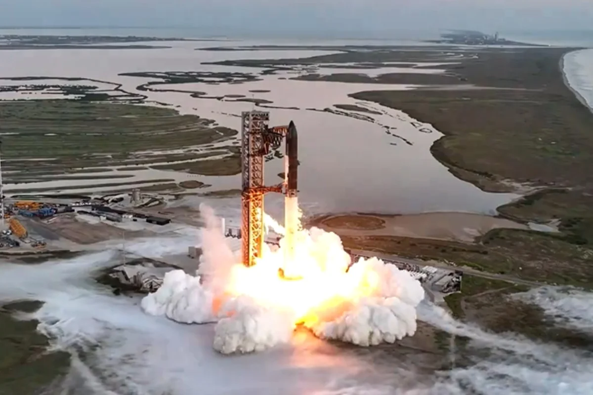 Lançamento do megafoguete Starship da empresa SpaceX