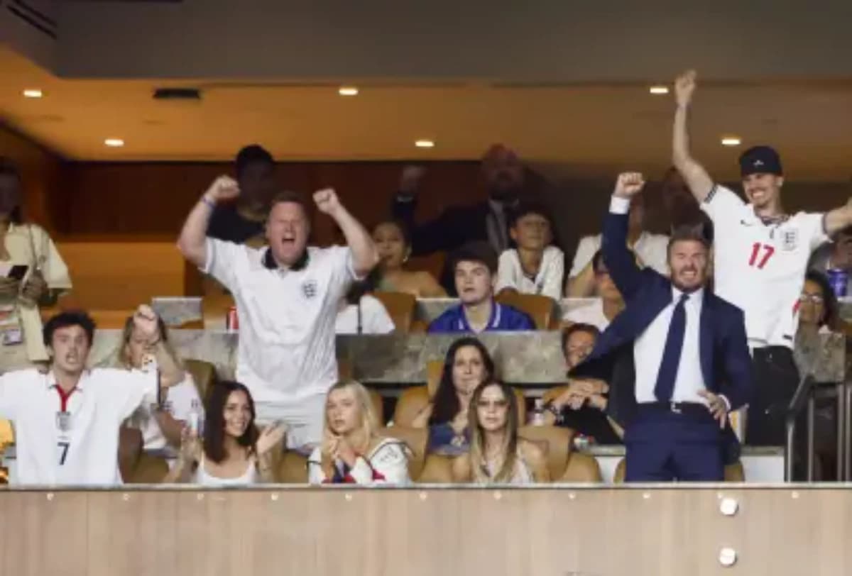 Victoria Beckham comemorando após o gol da Inglaterra (Jean Catuffe)