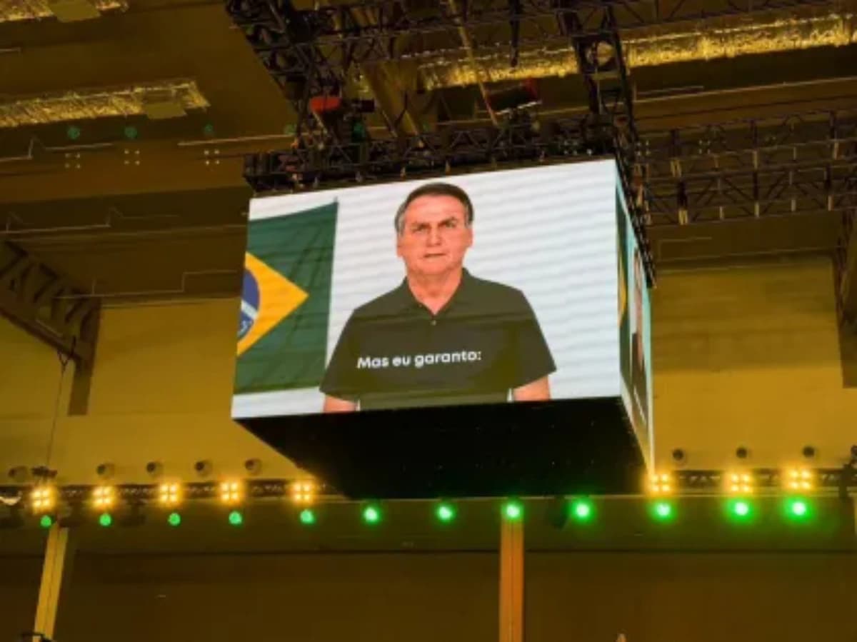 Imagem do ex-presidente Jair Bolsonaro gerada por IA. O vídeo foi exibido na convenção do PL, em São Paulo, no sábado (25) • CNN