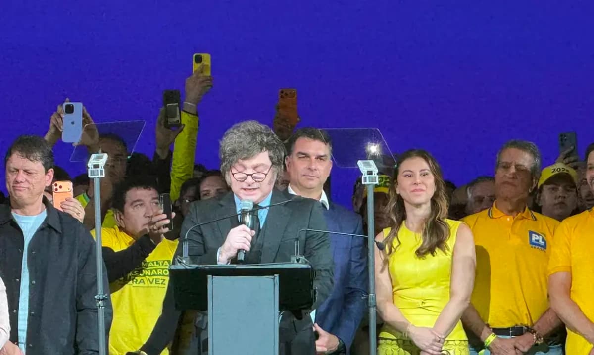 Presidente da Argentina, Javier Milei, discursa na Convenção Nacional do PL, evento que oficializou a candidatura presidencial de Flávio Bolsonaro - Foto: Maura Martins/TV Brasil