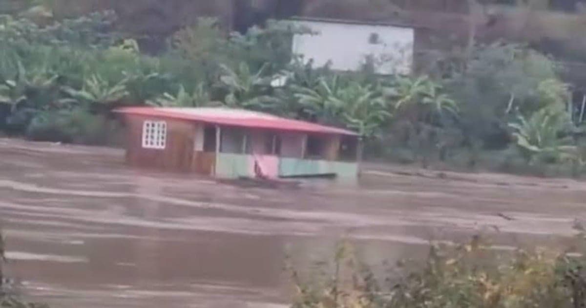 Casa foi arrastada no Rio das Antas, em Bento Gonçalves (RS). • Reprodução | Redes Sociais