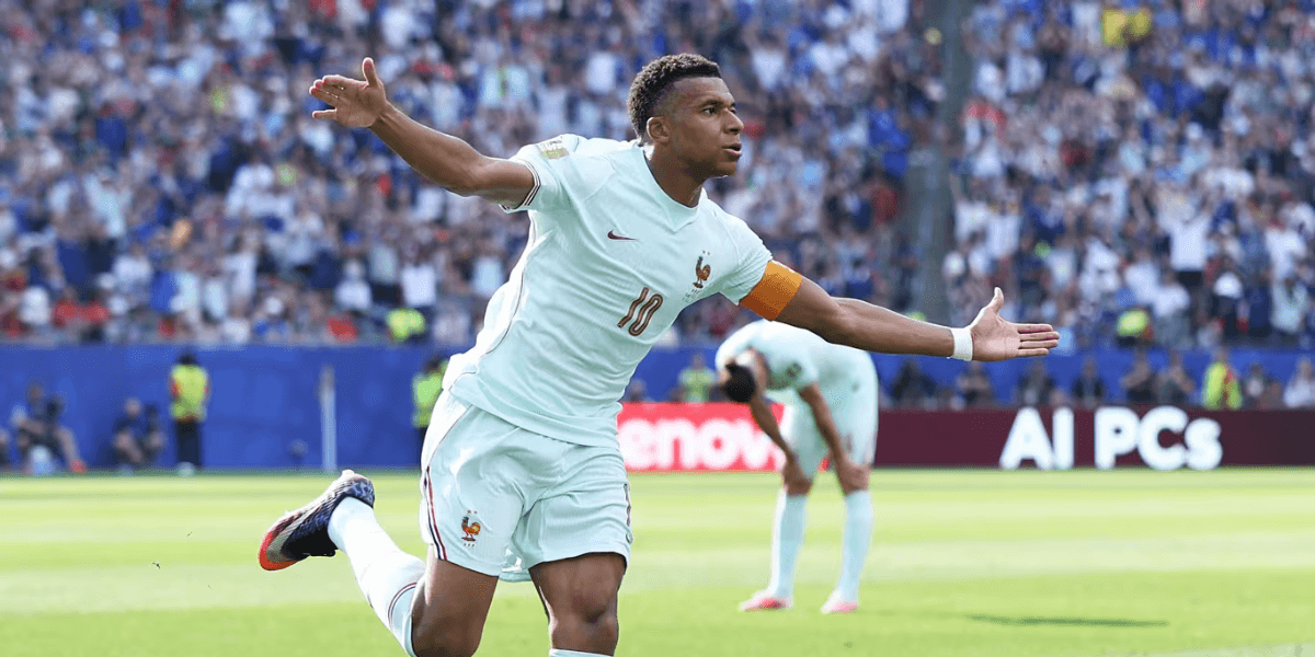 Kylian Mbappé celebra o gol da seleção francesa na Copa do Mundo - Foto: Fifa / Reprodução