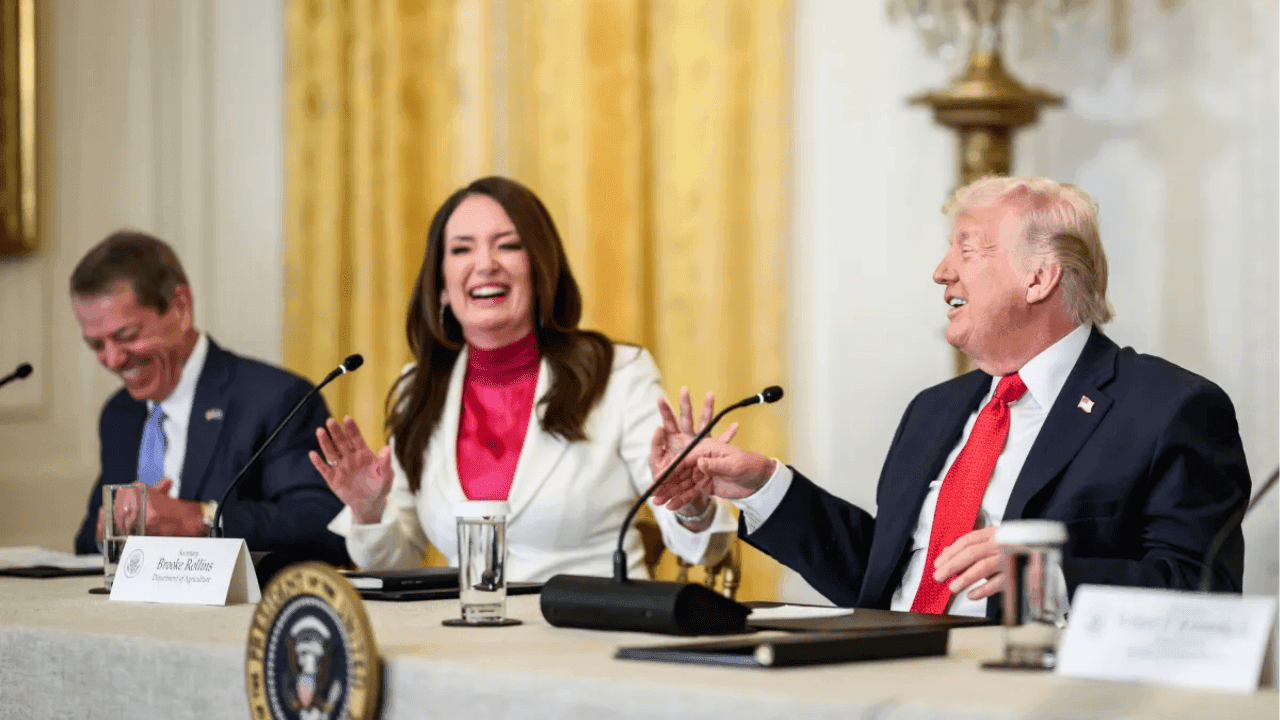 Secretária Brooke Rollins e Donald Trump | Foto: www.whitehouse.gov