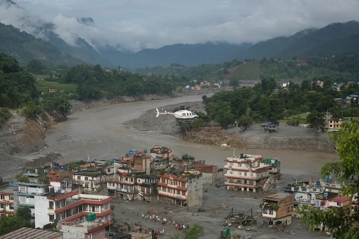 Área afetada pelas graves enchentes e avalanches de lama ocorridas na região de fronteira entre o Nepal e o Tibete - Foto: Sanjit Pariyar/NurPhoto