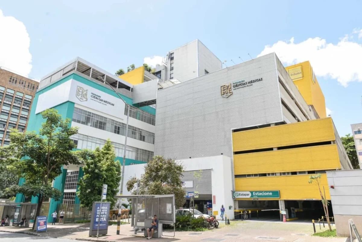 Fachada da Faculdade Ciências Médicas de Minas Gerais (FCM-MG), localizada no centro de Belo Horizonte