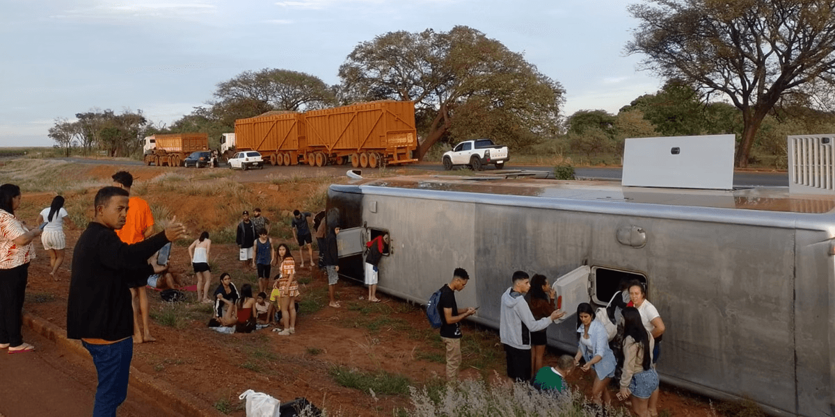 Veículo saiu de Uberaba e seguia para o clube Thermas dos Laranjais, em Olímpia, no interior de São Paulo - Foto: CBMMG / Divulgação