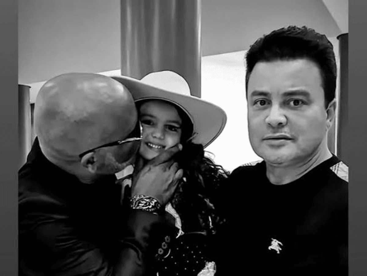 Renner homenageia Rick com vídeo de cantora mirim