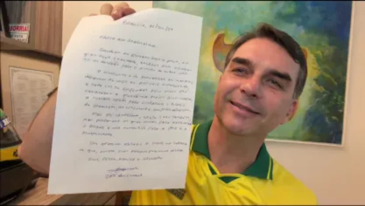 Live do candidato à Presidência Flávio Bolsonaro (PL) na qual o senador lê uma carta escrita pelo pai, o ex-presidente Jair Bolsonaro (PL)