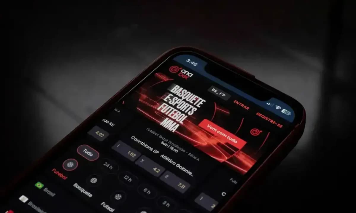 Celular exibe uma plataforma de apostas esportivas online (conhecida como "bet") © Antônio Cruz/ Agência Brasil