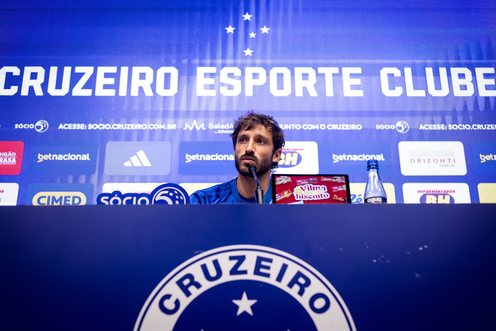 Apresentação do lateral Matías Viña, na Toca 2 - Foto: Gustavo Aleixo/Cruzeiro