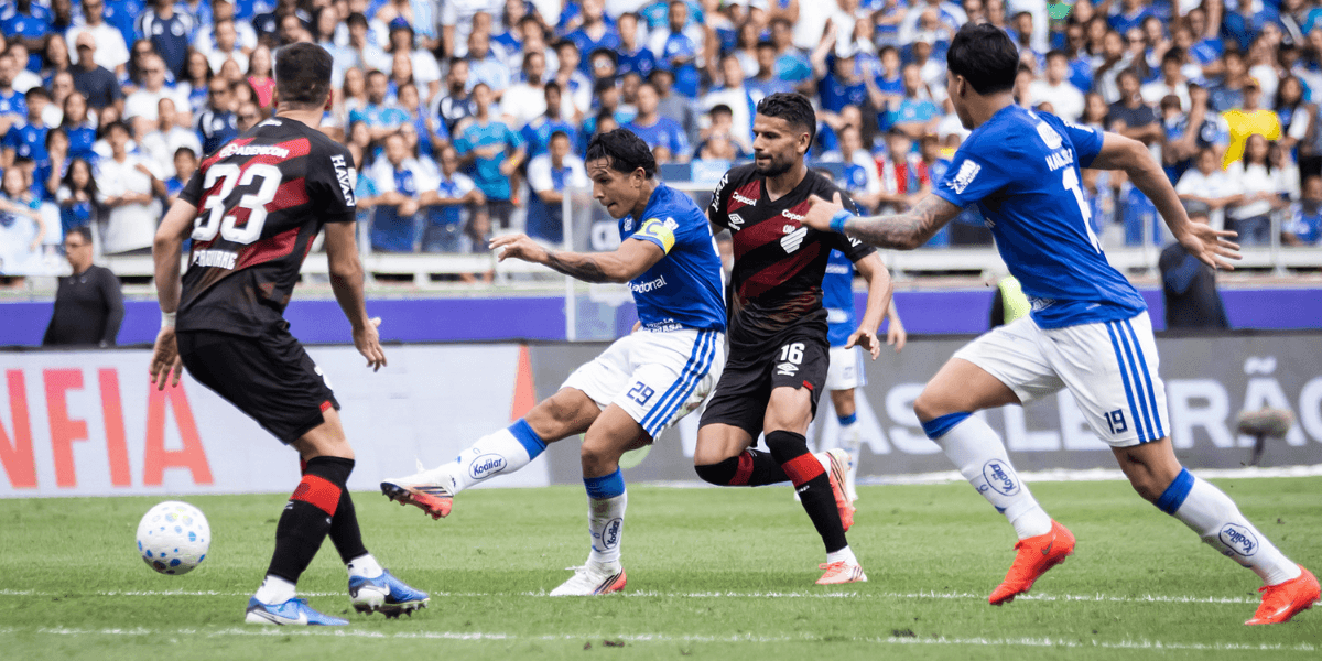 Cruzeiro x Athletico-PR, no Mineirão - Foto: Gustavo Aleixo/Cruzeiro