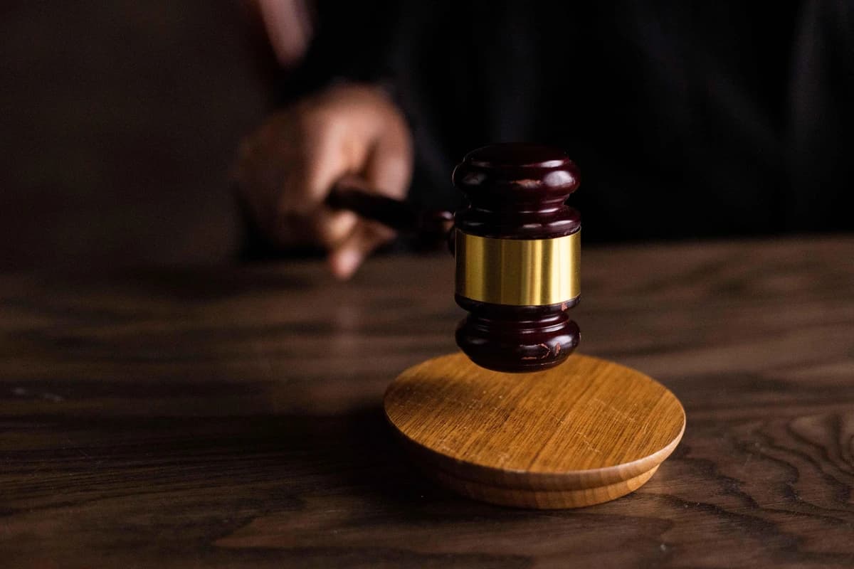 Martelo de juiz | Justiça trabalhista | Justa causa | Trabalhador - Foto: Pexels