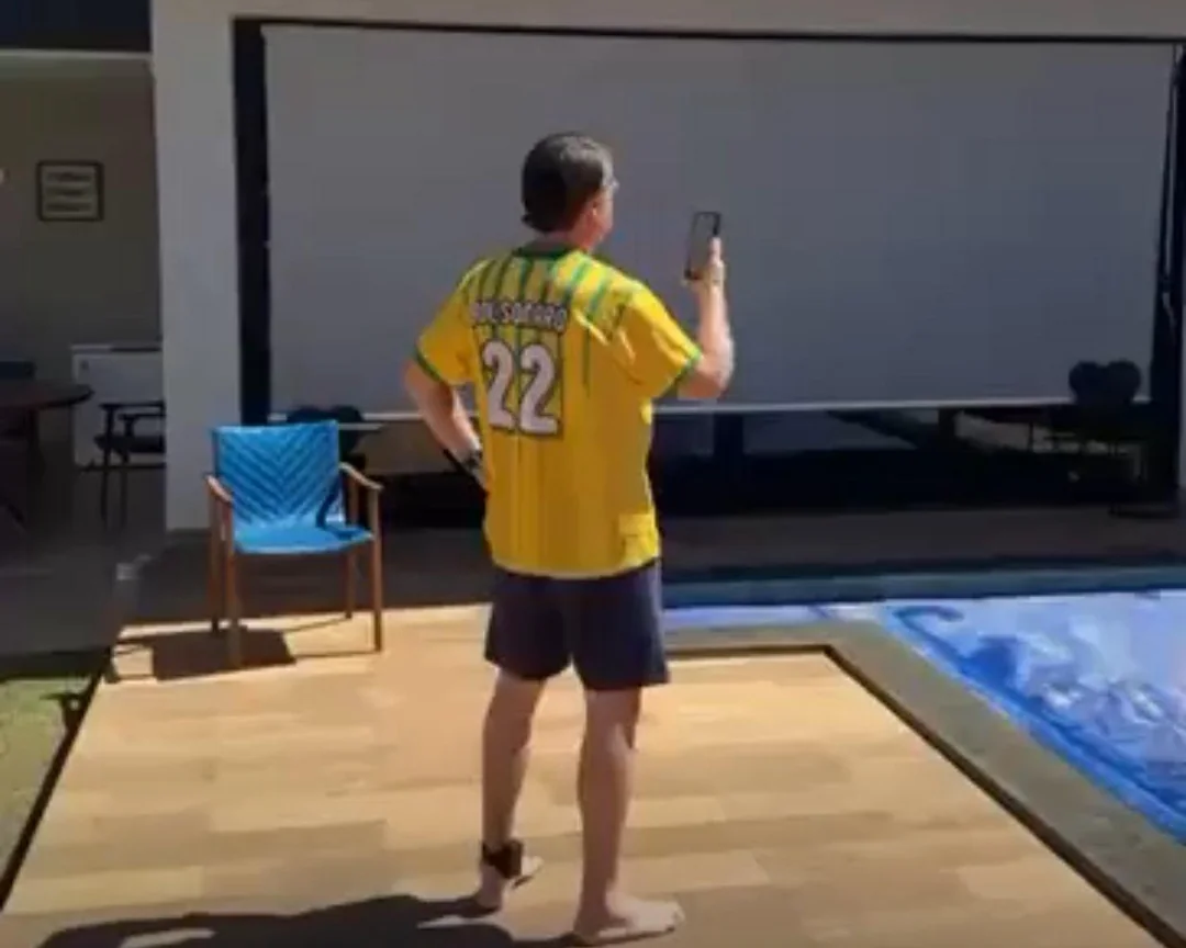 Bolsonaro em videochamada com Nikolas durante o protesto
