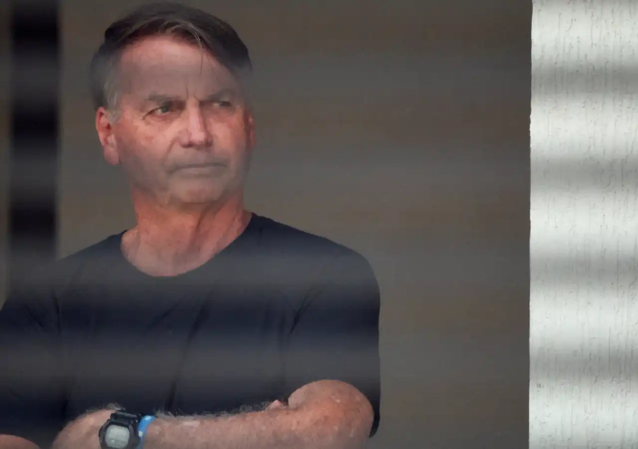 bolsonaro em prisão domiciliar