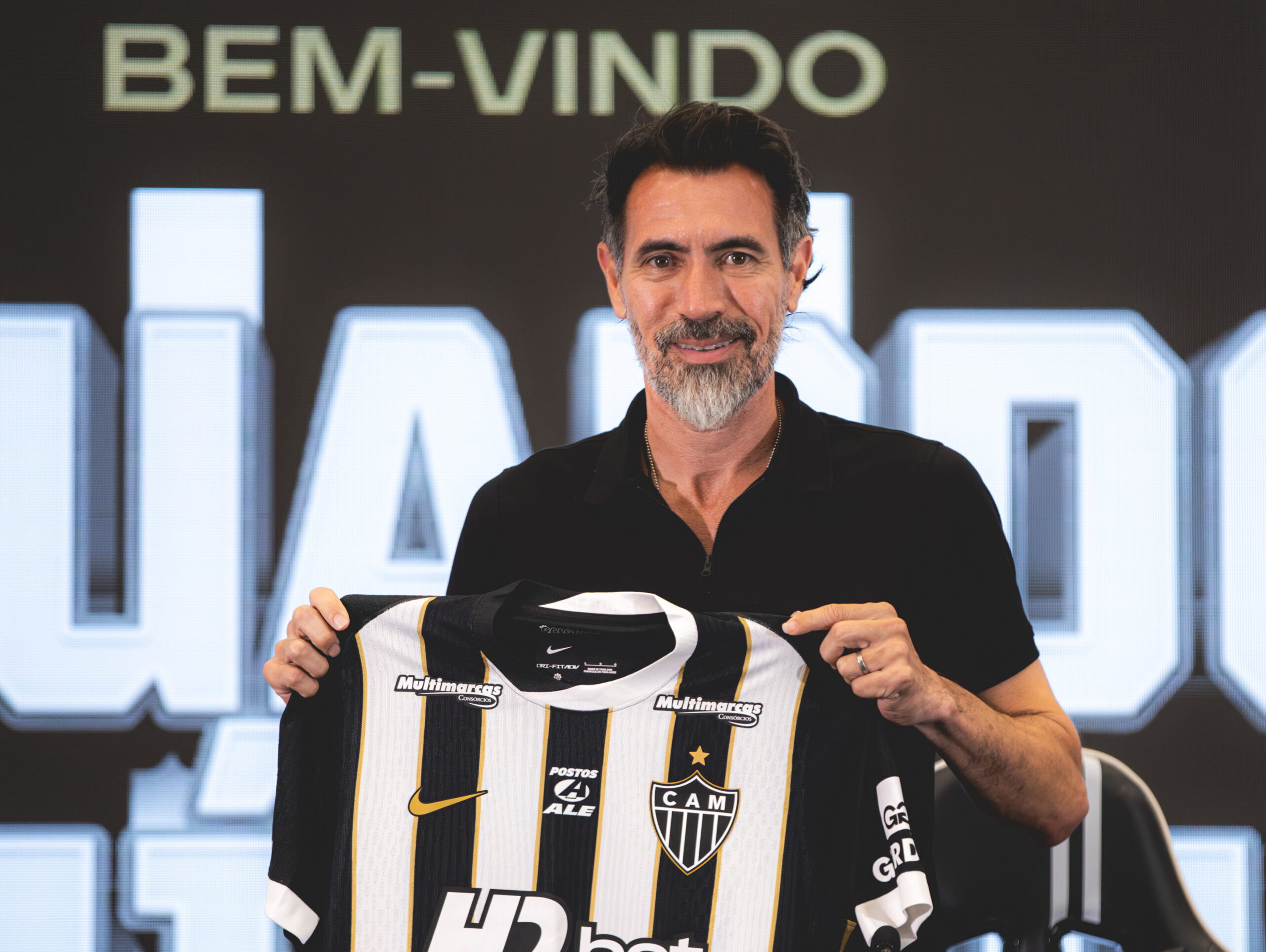 novo técnico do Atlético, Eduardo Domínguez, foi apresentado na cidade do galo