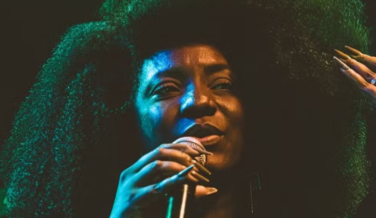 Adriana Araújo, sambista mineira