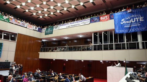 ALMG aprova reajuste de 5,26% para servidores da educação