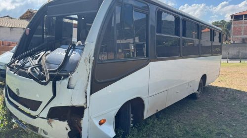 Acidente com micro-ônibus deixa 14 feridos em avenida de Sabará