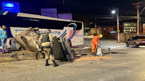 Acidente com vazamento de óleo deixa um ferido e gera risco de derrapagem em Sete Lagoas
