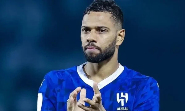 Atlético-MG fecha a contratação do lateral-esquerdo Renan Lodi