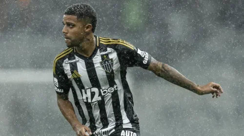 Atlético-MG oficializou neste sábado (8) o empréstimo do meia Robert Santos