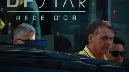 Bolsonaro chega a hospital em Brasília