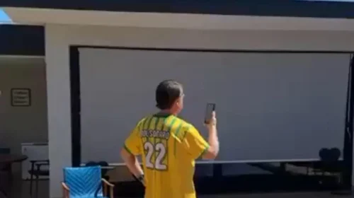 Bolsonaro em videochamada com Nikolas durante o protesto