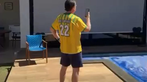 Bolsonaro em videochamada com Nikolas durante o protesto
