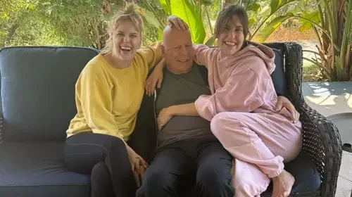Bruce Willis aparece em foto compartilhada pela filha