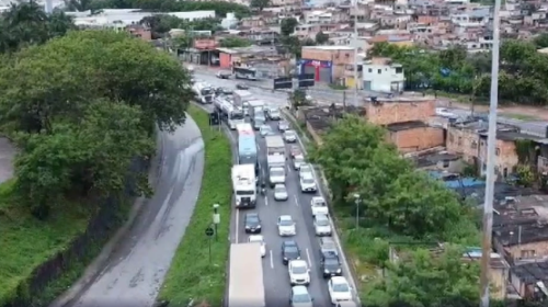 Tráfego intenso na BR-381 na saída de Belo Horizonte após o feriado de Natal