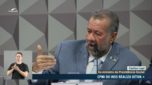 Carlos Lupi defende inocência em depoimento no INSS