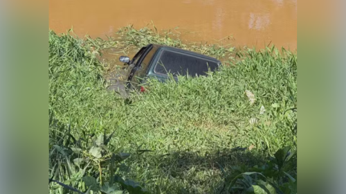 Carro com o corpo de Edimilson no porta-malas estava parcialmente submerso