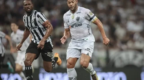Ceará e Atlético-MG em partida pelo Brasileirão 2022