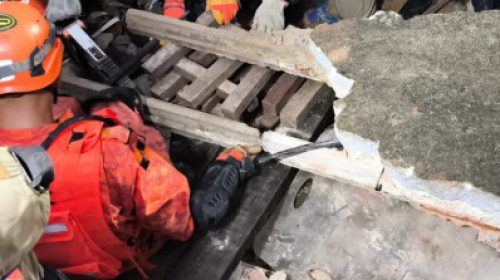 Criança de 11 anos e homem morrem em desabamento de casa em Duque de Caxias