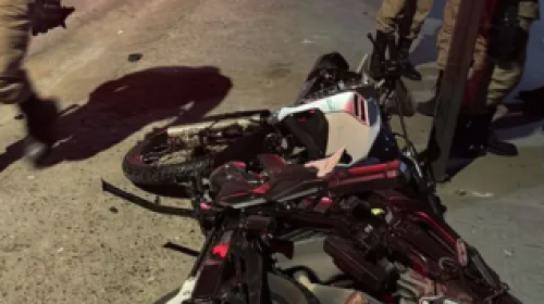 Criminoso rouba moto, bate em viatura e é preso na Grande BH