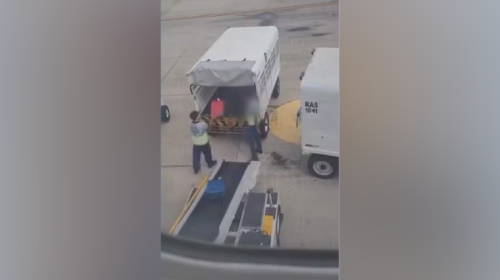 Funcionário de aeroporto em Confins é flagrado arremessando malas de voo