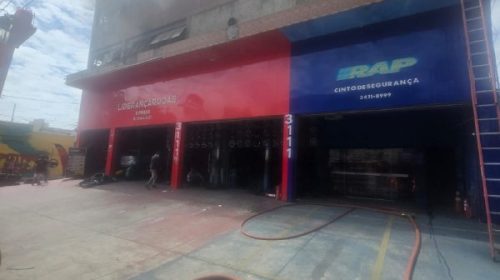 Homem é resgatado após incêndio em oficina no bairro Padre Eustáquio, em BH
