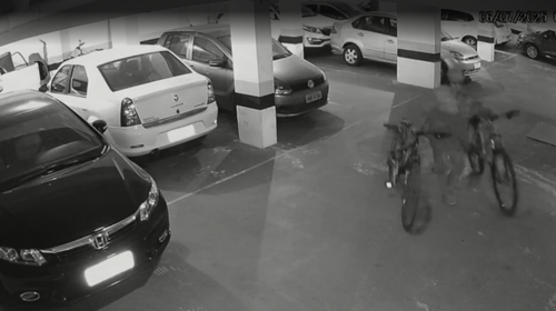 Homens furtam moto e bicicletas em menos de 30 segundos na região da Pampulha