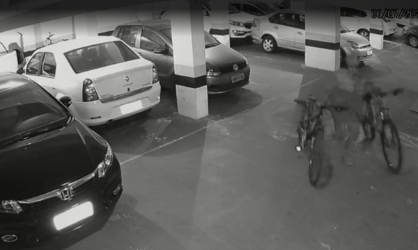 Homens furtam moto e bicicletas em menos de 30 segundos na região da Pampulha