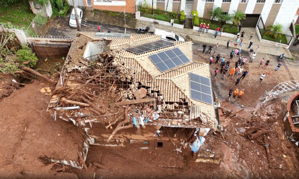 Imagens de drone mostram rastro de destruição em Juiz de Fora