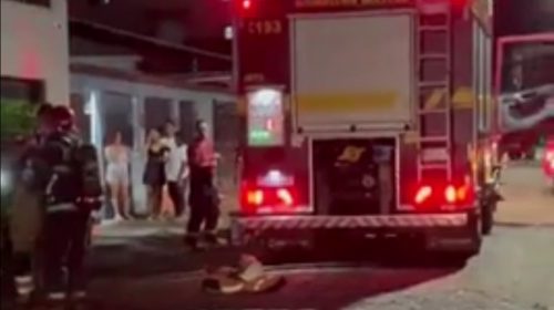 Incêndio-atinge-casa-em-Governador-Valadares-após-celular-superaquecer-durante-carregamento