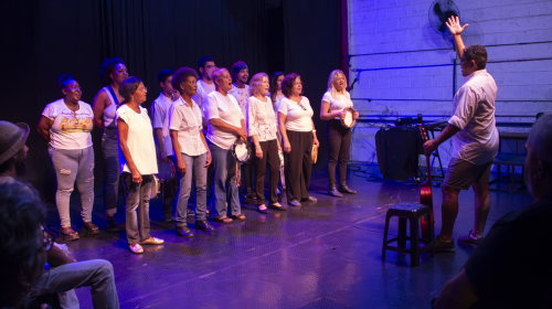 Inscrições abertas para oficinas gratuitas de canto e teatro da Cia Candongas em BH - Cred Aline Teixeira